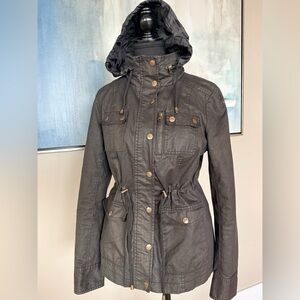 Stylish Black Utility Jacket with Gold Details